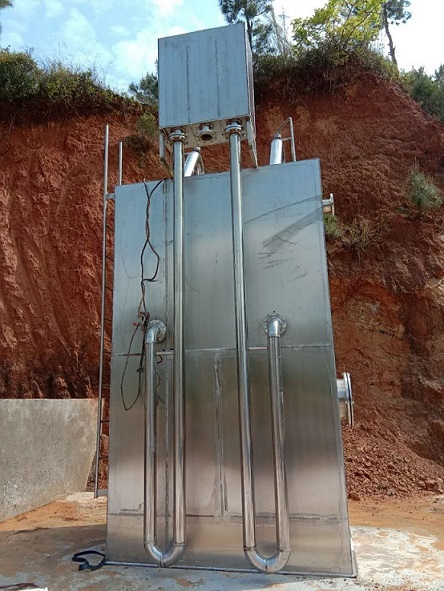 早期不锈钢方形虹吸净水器